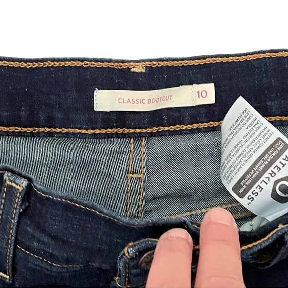 Levi’s Women’s Classic Bootcut Dark Wash Jeans - Picture 4 of 6